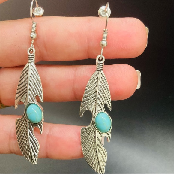 Jewelry - 3/$25 Turquoise Southwest Style Drop Earrings